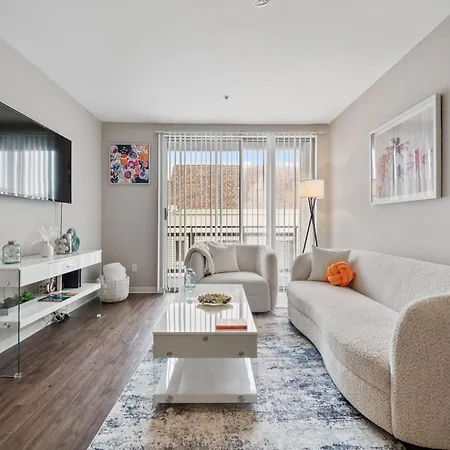Le Reve , 5 Min To The Beach Luxury Condo
